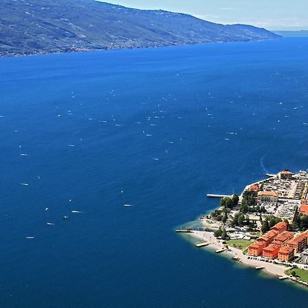 Campione Giulia Exclusive Lakefront Apartment By Gardadomusmea Campione del Garda Eksteriør bilde